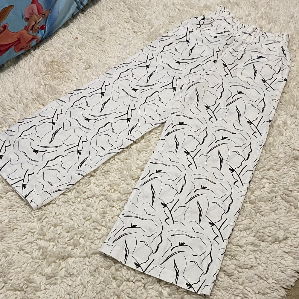 Little lies size small womens Abstract Black and White flare bottom Pants NWOT - Picture 4 of 16